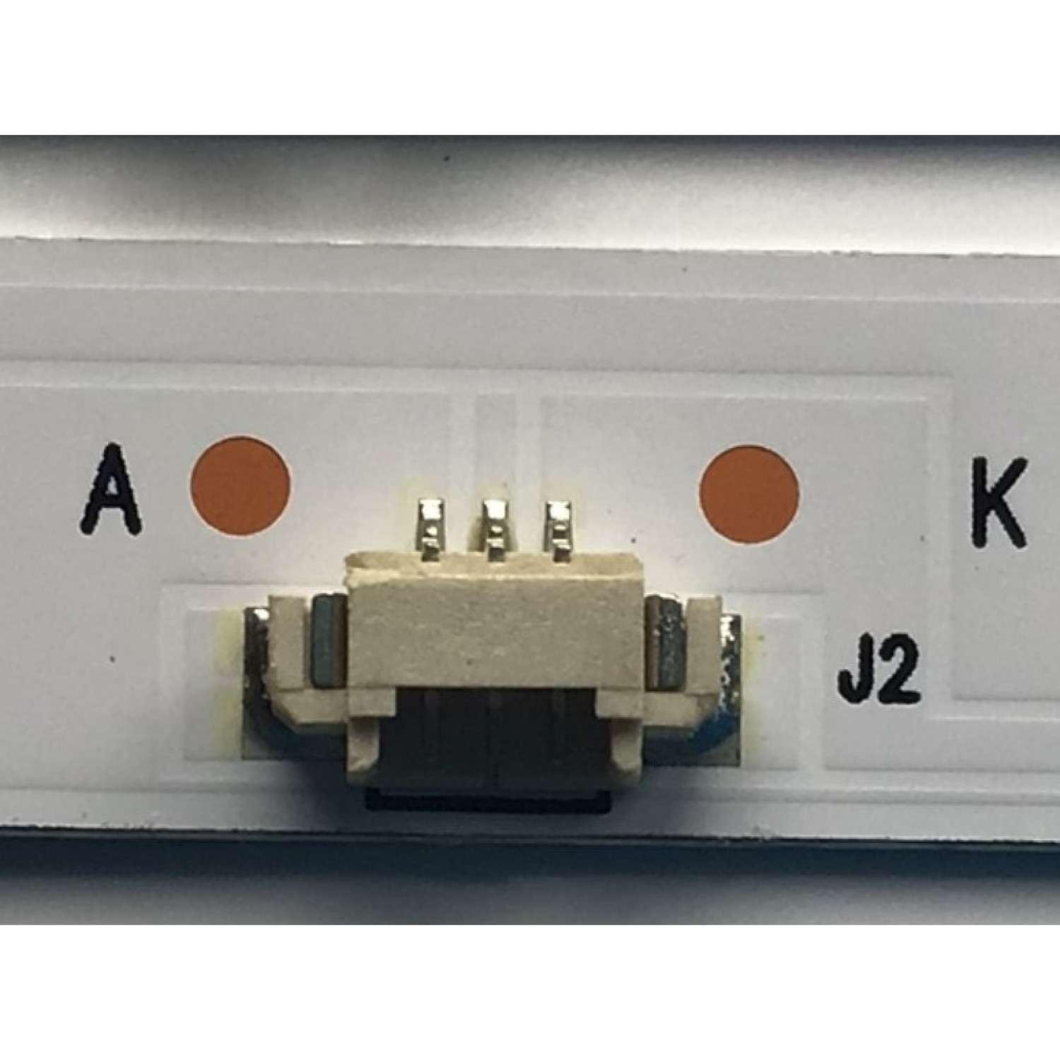 KIT DE LED'S PARA ONN (10 PIEZAS) / NUMERO DE PARTE LED55D05A-ZC29AG-02 / LED55D05B-ZC29AG-02 / 30355005214 / 30355005215 / E331251 / 200906B23-R / 200908A23-R / 5500M005 / 5500M006 / PANEL LSC550FN30-2 / MODELO 100012586 (55 PULGADAS) - Imagen 4